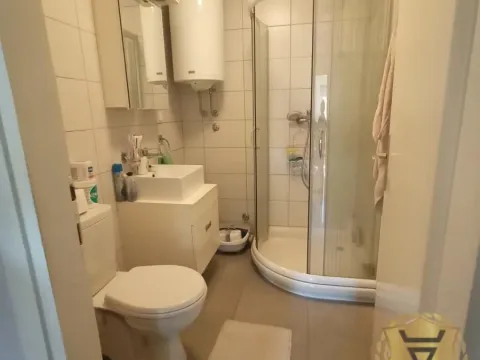 Izdavanje, četvorosoban stan, 85m², Farmaceutski Fakultet, Voždovac Sve Podlokacije - image 12