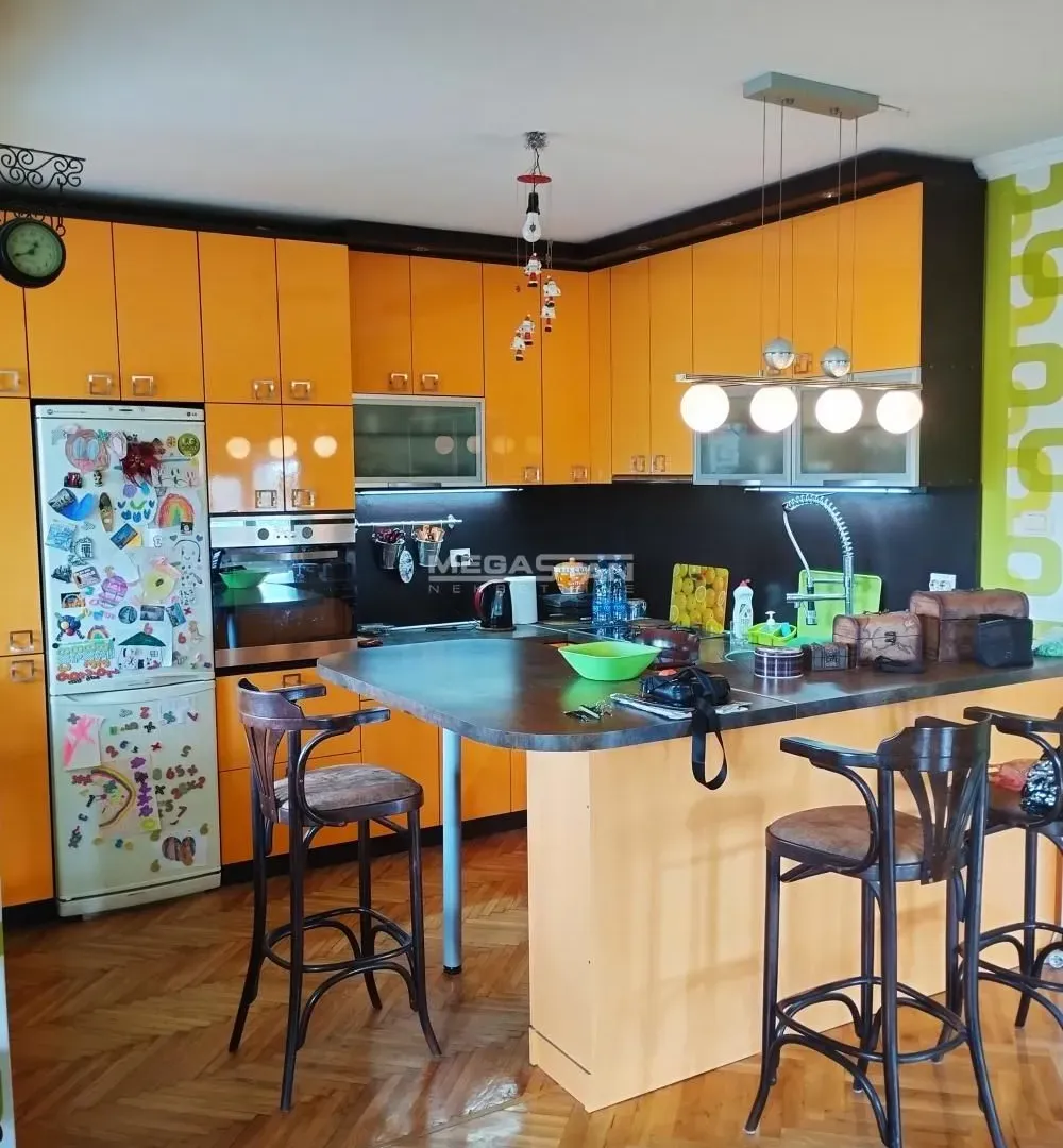 Prodaja, trosoban stan, 78m², Centar, Pančevo