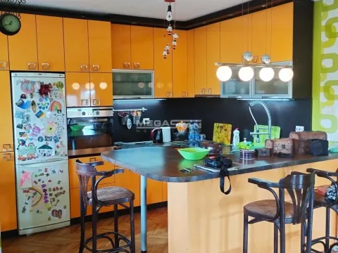 Prodaja, trosoban stan, 78m², Centar, Pančevo - image 4