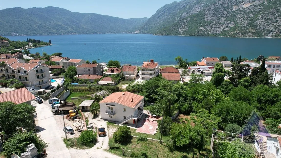 Sale, house, 192m², Risan, Kotor