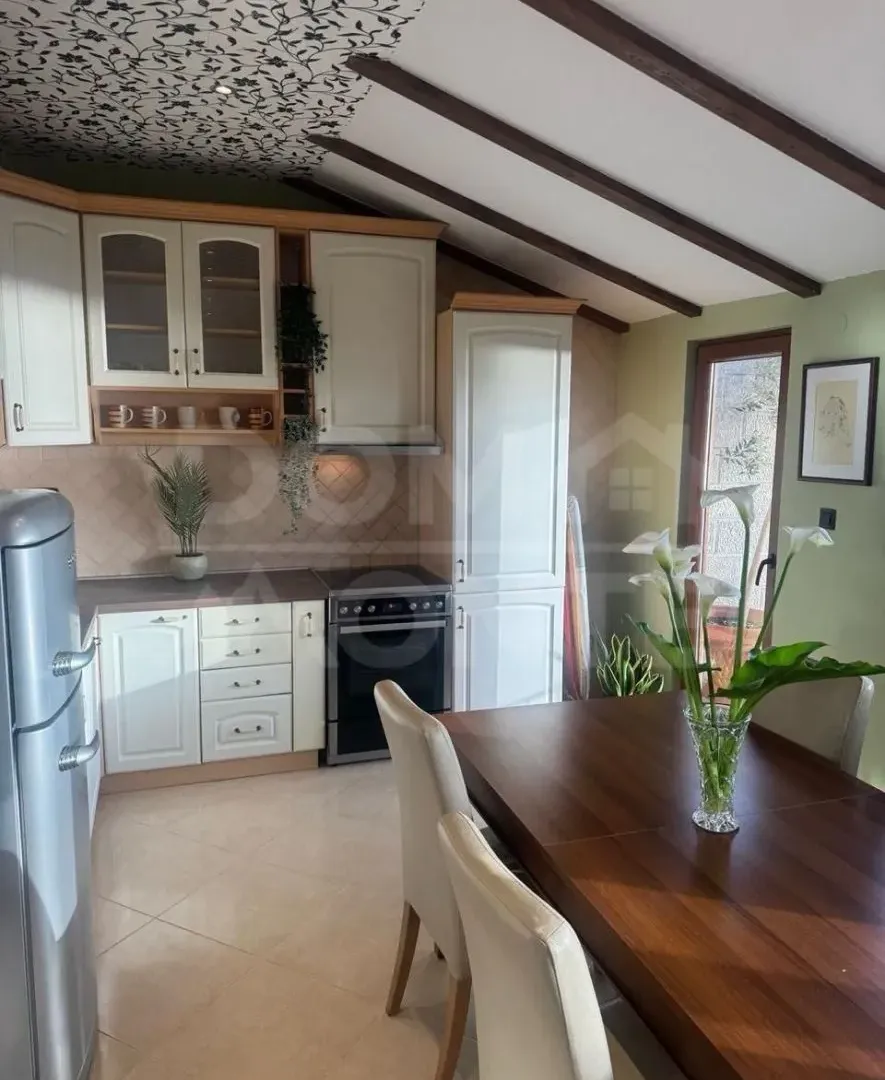 Izdavanje, dvosoban stan, 67m², Tivat, Crna Gora