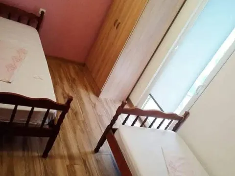 Izdavanje, trosoban stan, 70m², Kalimanj, Tivat - image 2