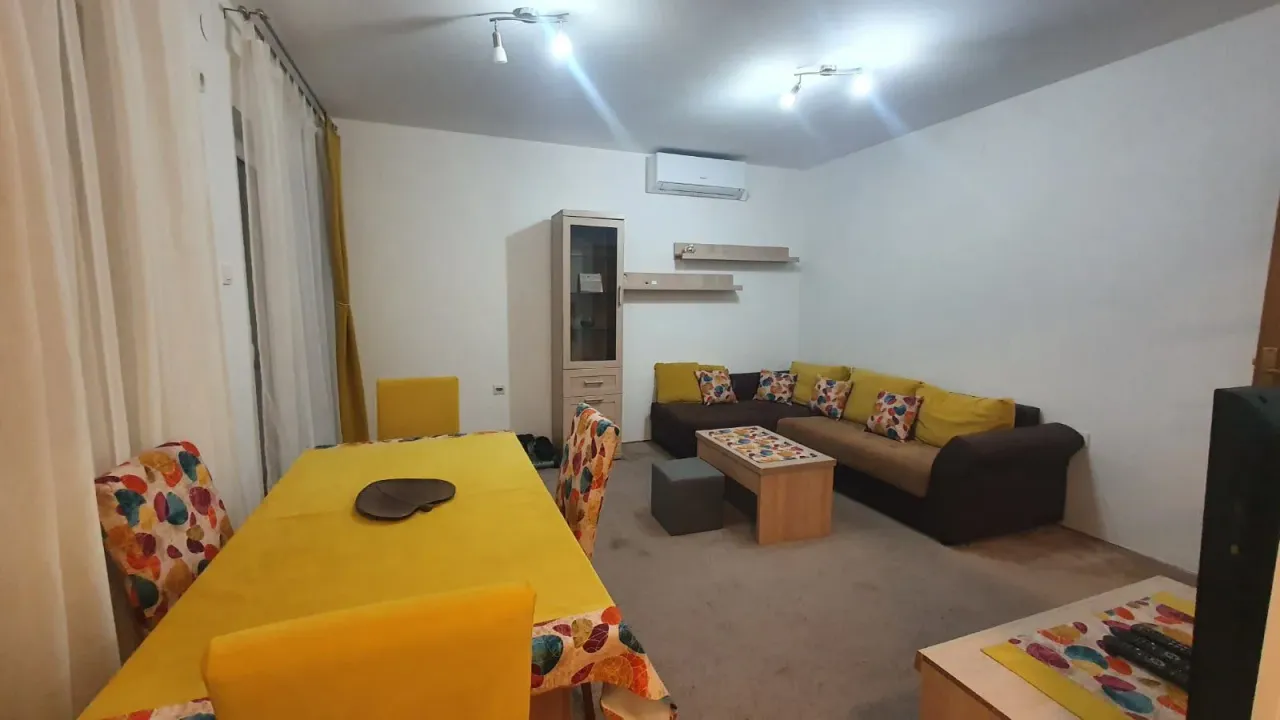 Izdavanje, dvosoban stan, 63m², Blok 9, Podgorica