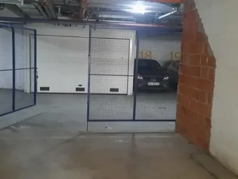 Rent, parking/garage, 26m², Južni Bulevar, Vračar Sve Podlokacije - image 7