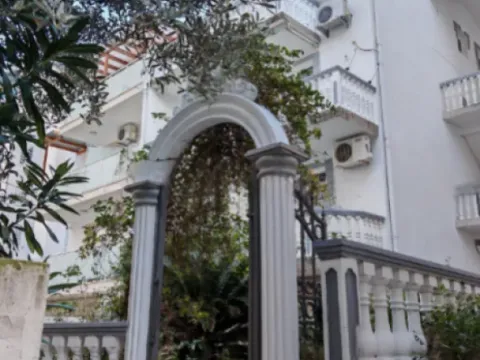 Sale, hospitality venue, 345m², Bečići, Budva - image 1