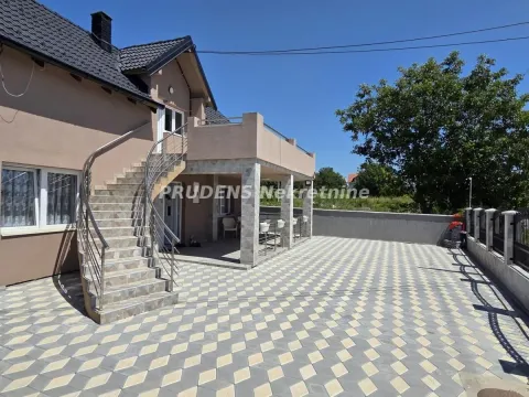 Sale, house, 210m², Surčin, Beograd - image 1