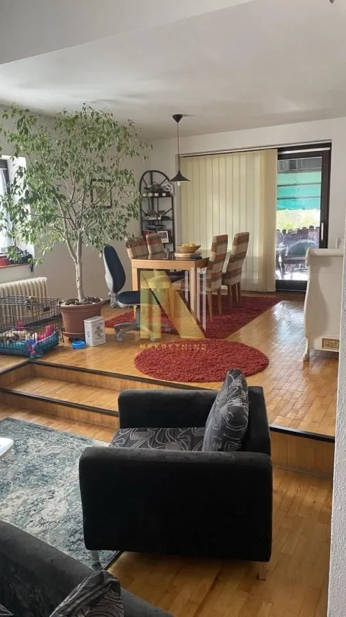Prodaja, kuća, 256m², Banatić, Novi Sad Sve Podlokacije