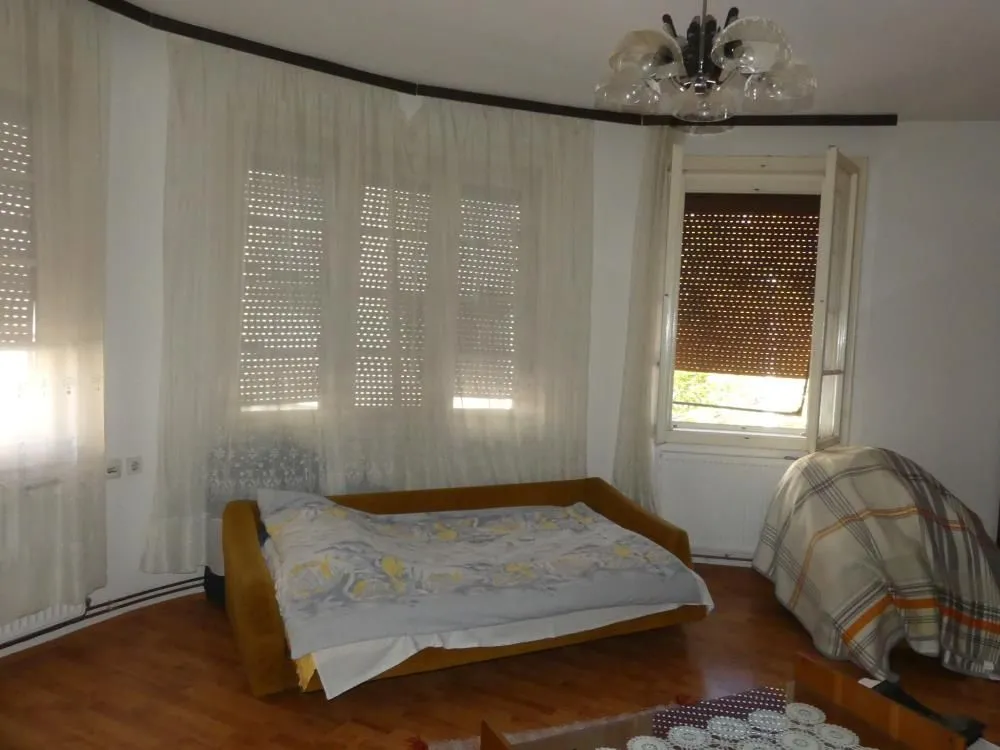 Prodaja, kuća, 300m², Centar, Jagodina