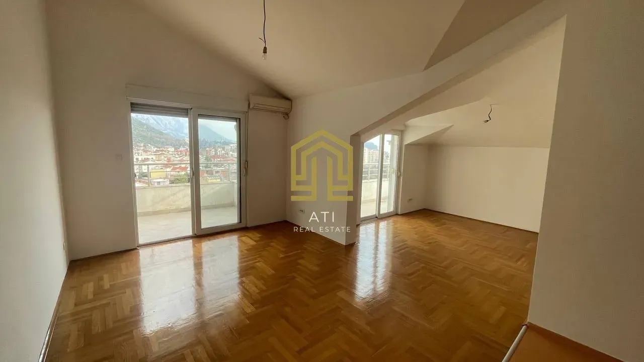 Prodaja, trosoban stan, 147m², Centar, Budva