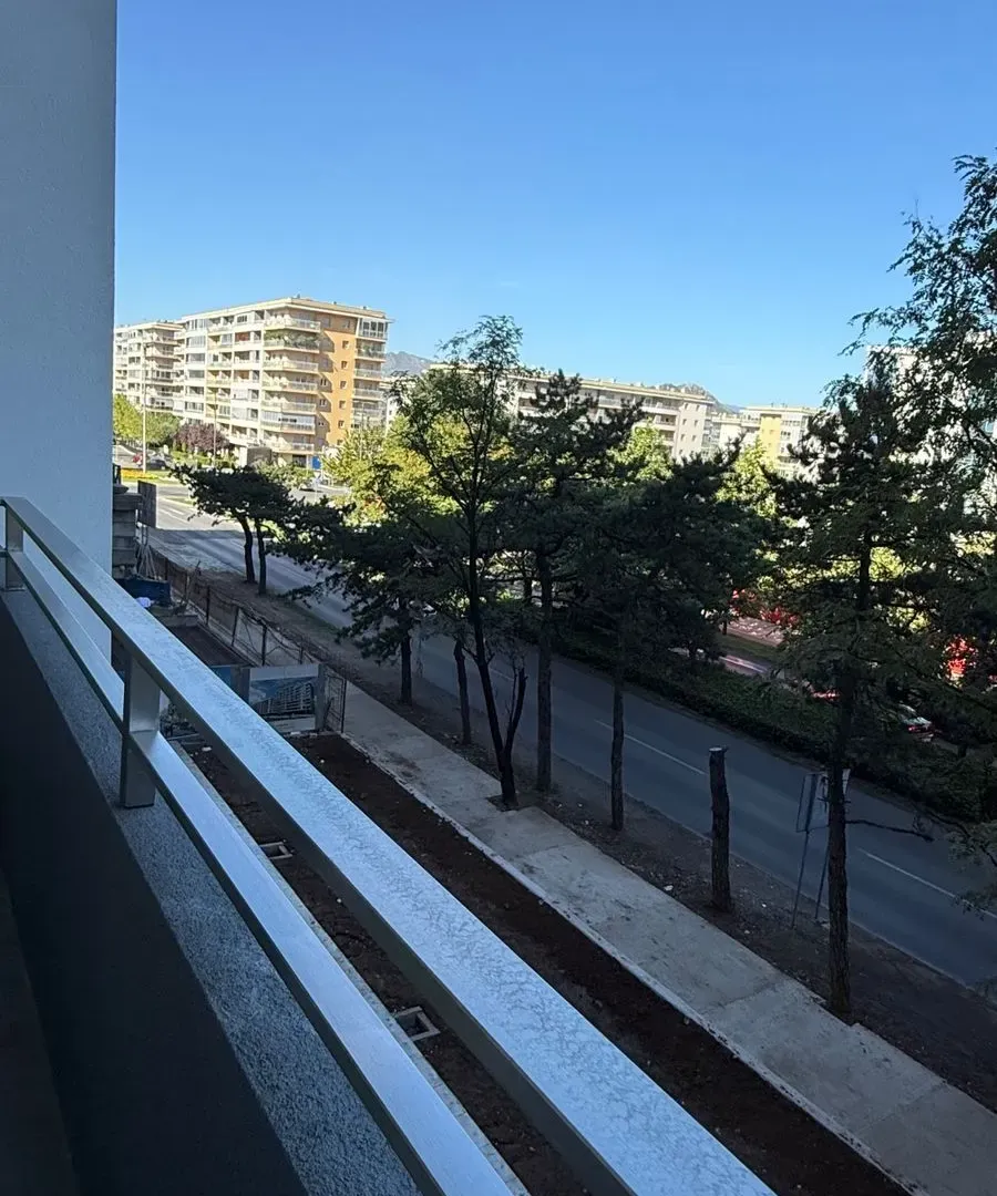 Izdavanje, jednosoban stan, 40m², Central Point, Podgorica
