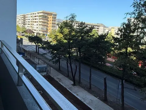 Izdavanje, jednosoban stan, 40m², Central Point, Podgorica - image 2