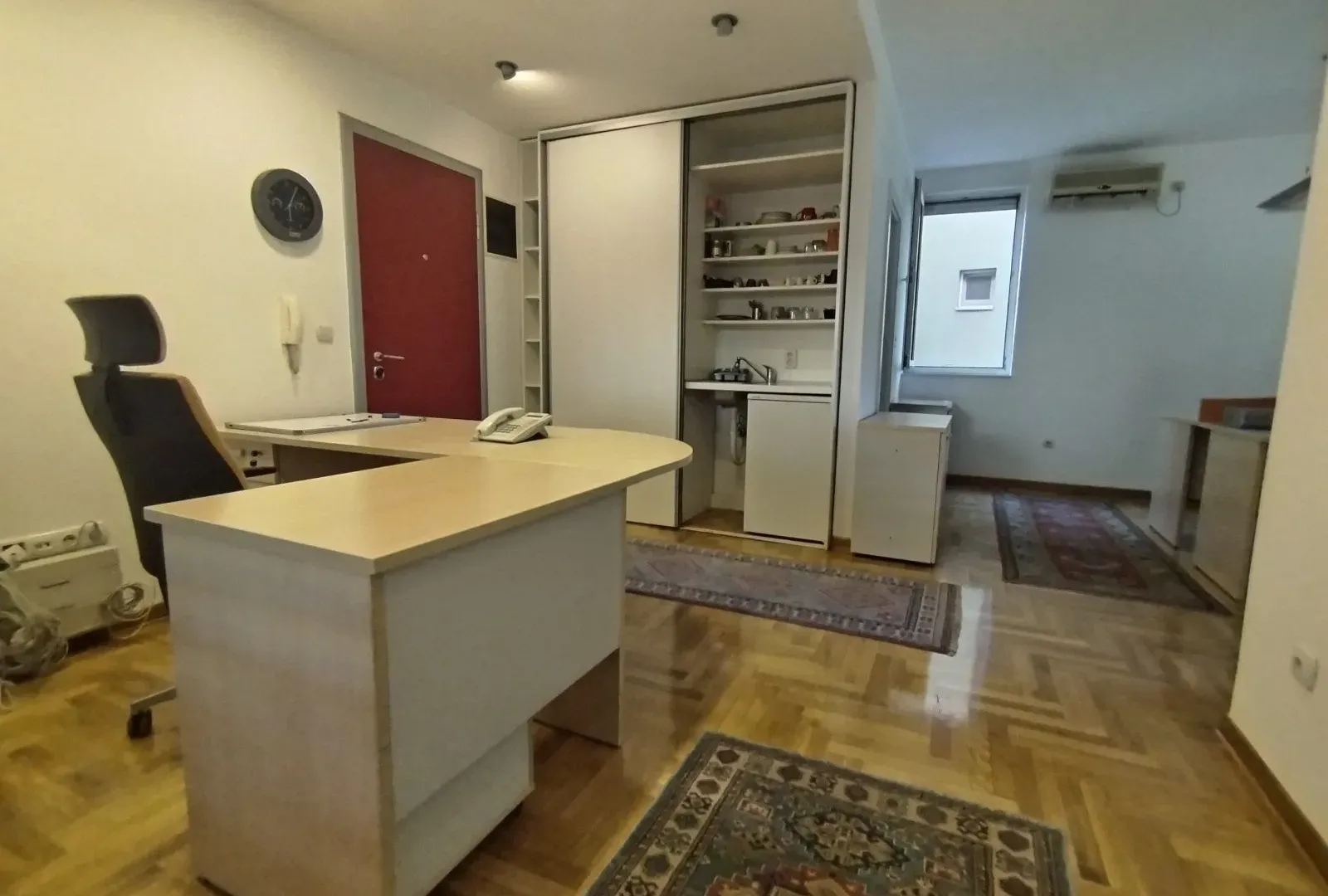 Izdavanje, poslovni prostor, 62m², Vračar Sve Podlokacije, Beograd