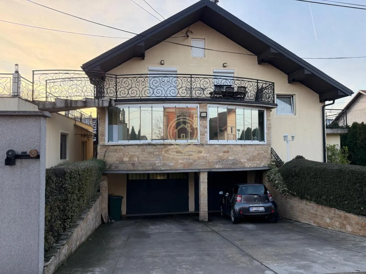 Prodaja, kuća, 570m², Surčin, Beograd