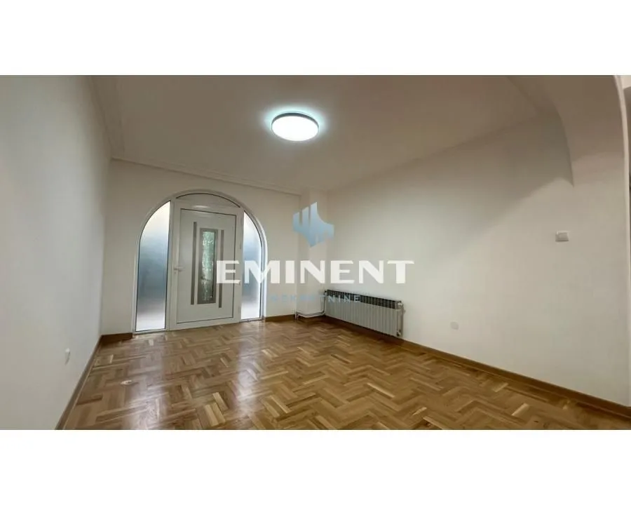Izdavanje, četvorosoban stan, 140m², Vojvode Vlahovica, Beograd