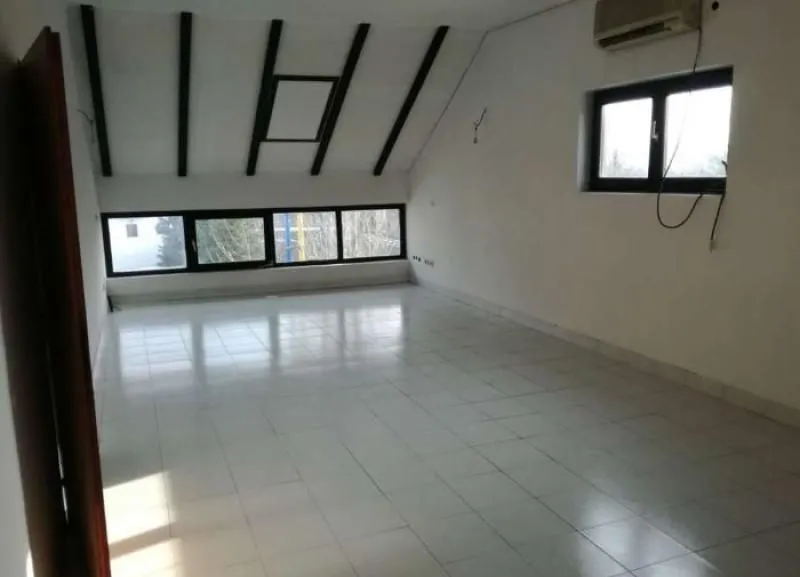 Rent, office space, 300m², Surčin, Beograd