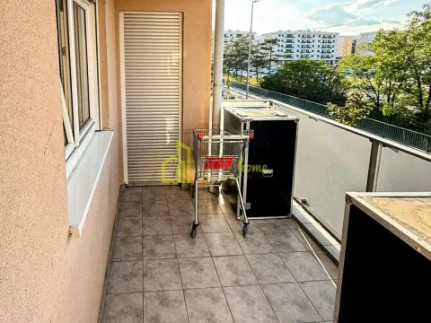 Izdavanje, dvosoban stan, 68m², City Kvart, Podgorica - image 4