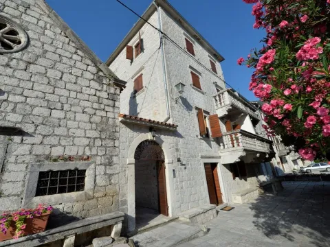 Prodaja, kuća, 251m², Prčanj, Kotor - image 3