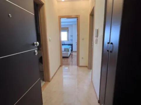 Izdavanje, jednosoban stan, 52m², Momišići, Podgorica