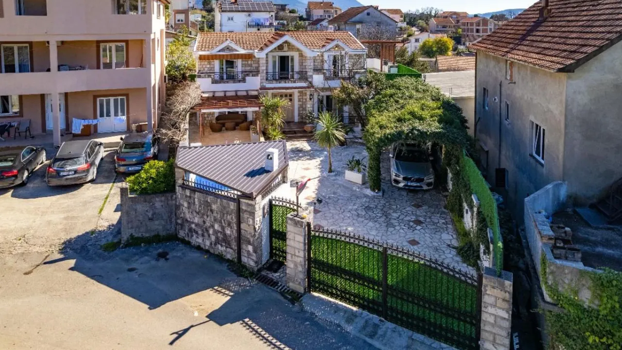 Sale, house, 234m², Tivat, Crna Gora