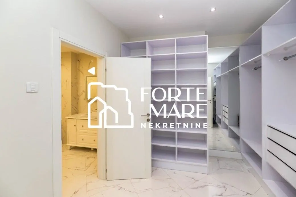 Prodaja, trosoban stan, 179m², Đenovići, Herceg Novi