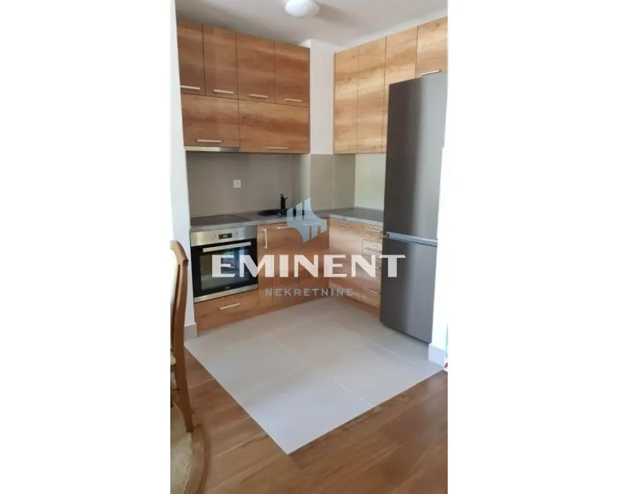Izdavanje, dvosoban stan, 47m², Zemun Centar, Zemun Sve Podlokacije