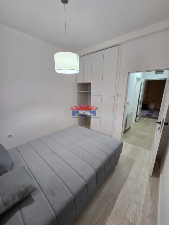 Izdavanje, četvorosoban stan, 69m², Centar, Novi Sad