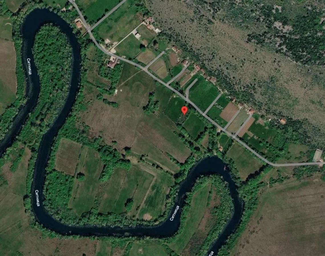 Satelitski snimak lokacije sa prikazom parcele i okoline.