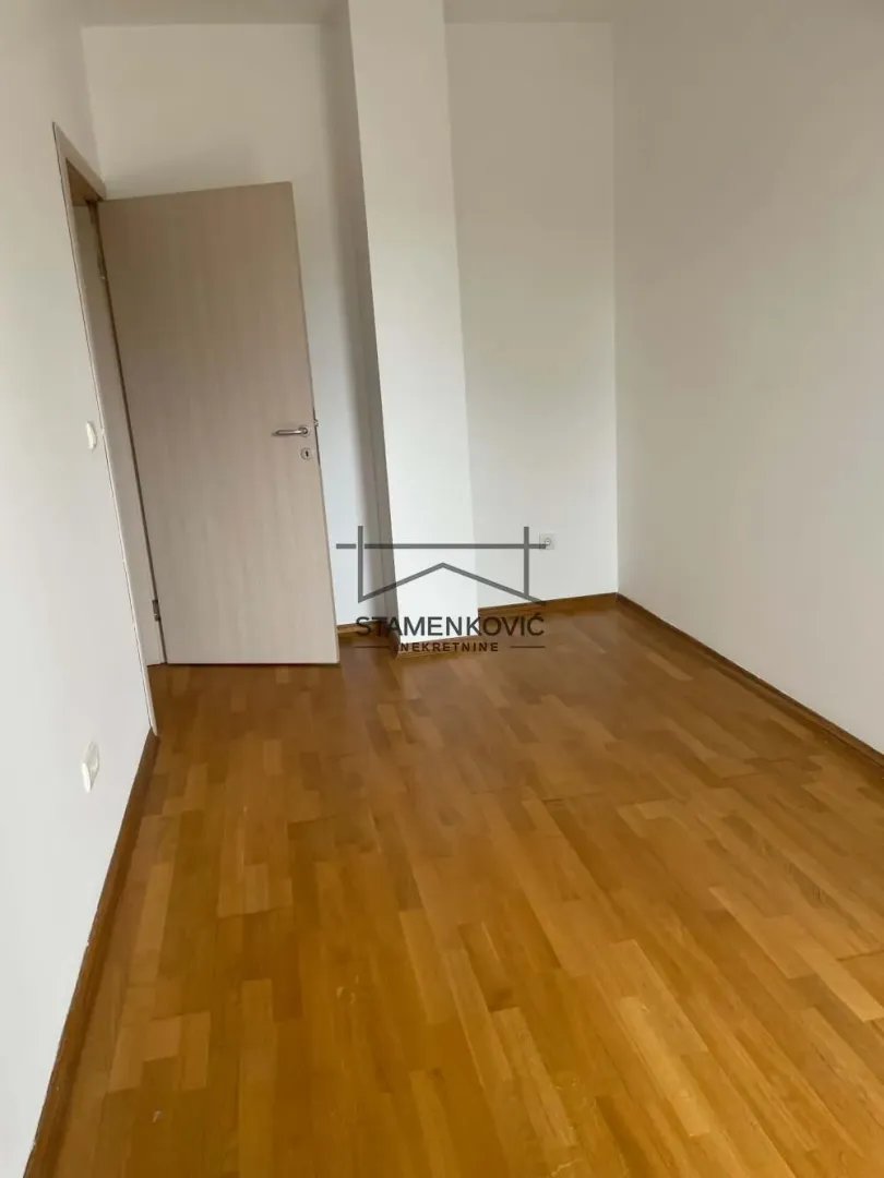 Prodaja, četvorosoban stan, 90m², Adamovićevo Naselje, Novi Sad Sve Podlokacije