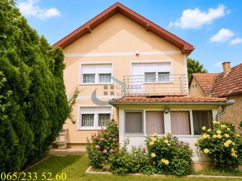 Prodaja, kuća, 190m², Centar, Inđija - image 1