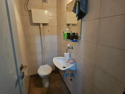 Rent, three bedroom apartment, 1000m², Pejton, Podgorica - image 11