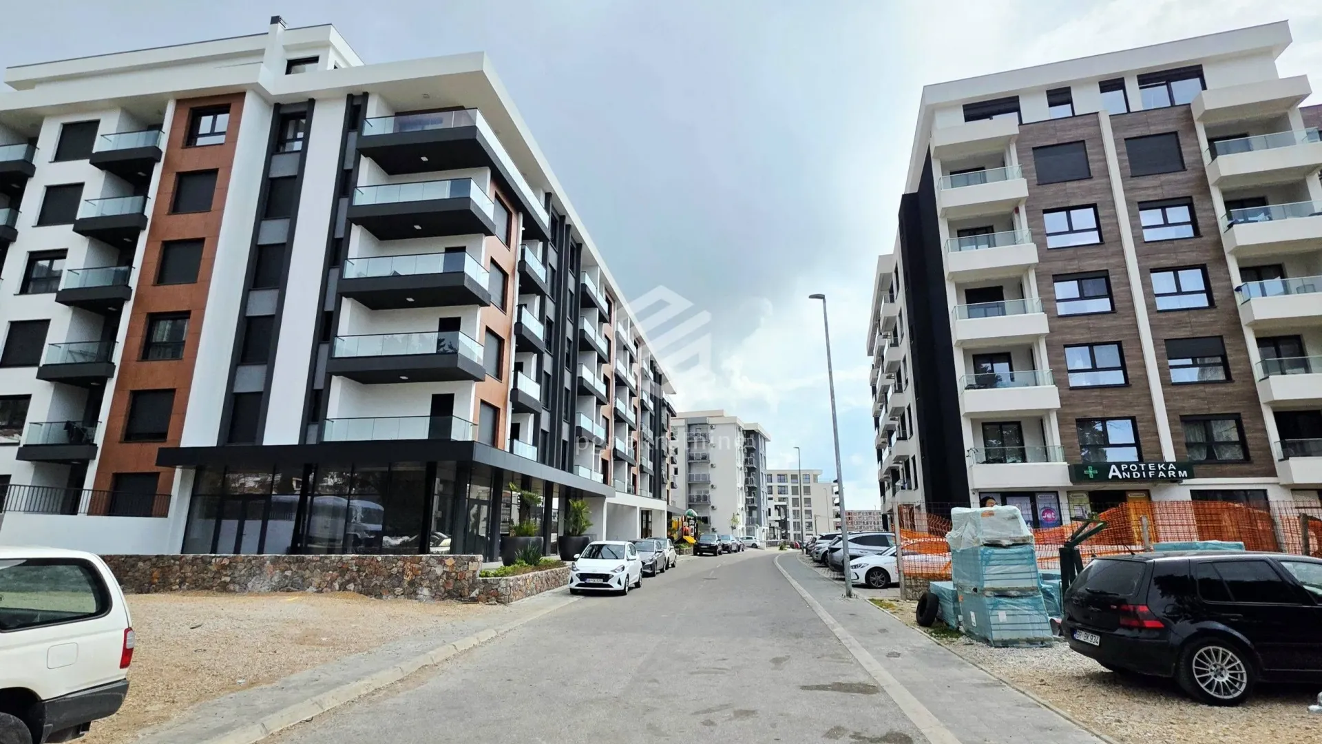 Rent, office space, 55m², Šušanj, Bar