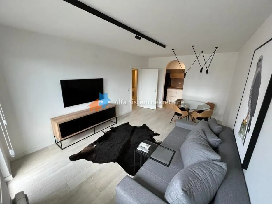 Izdavanje, trosoban stan, 69m², Savski Venac, Beograd