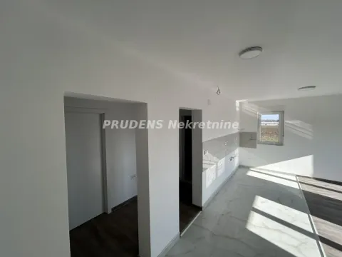 Prodaja, trosoban stan, 63m², Surčin, Beograd - image 2