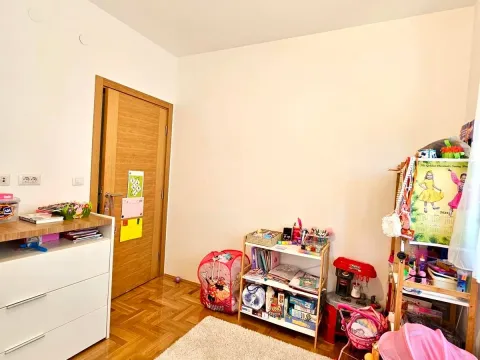 Prodaja, trosoban stan, 95m², Stari Aerodrom, Podgorica - image 8