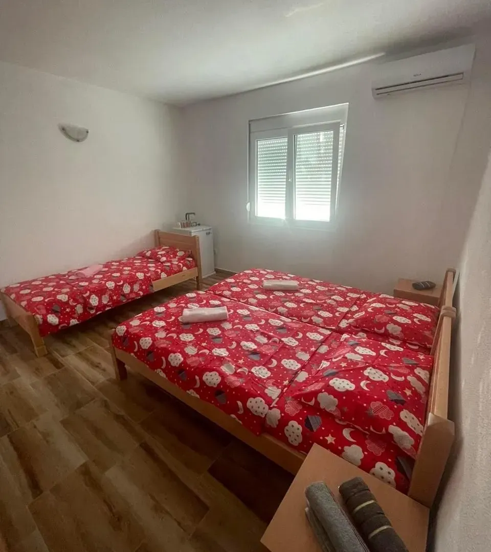 Prodaja, kuća, 360m², Sutomore, Bar