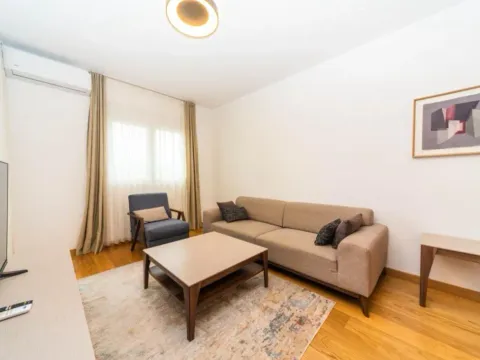Izdavanje, jednosoban stan, 44m², New City, Podgorica - image 4