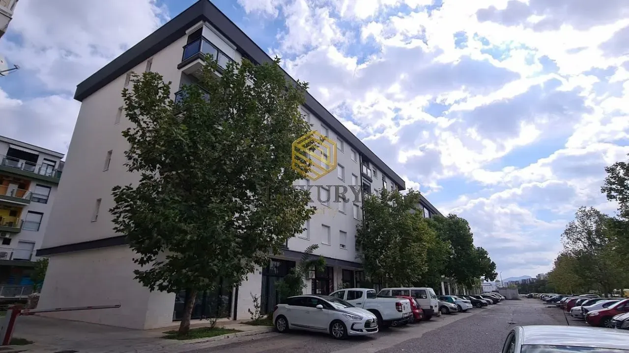 Rent, office space, 108m², Blok 9, Podgorica