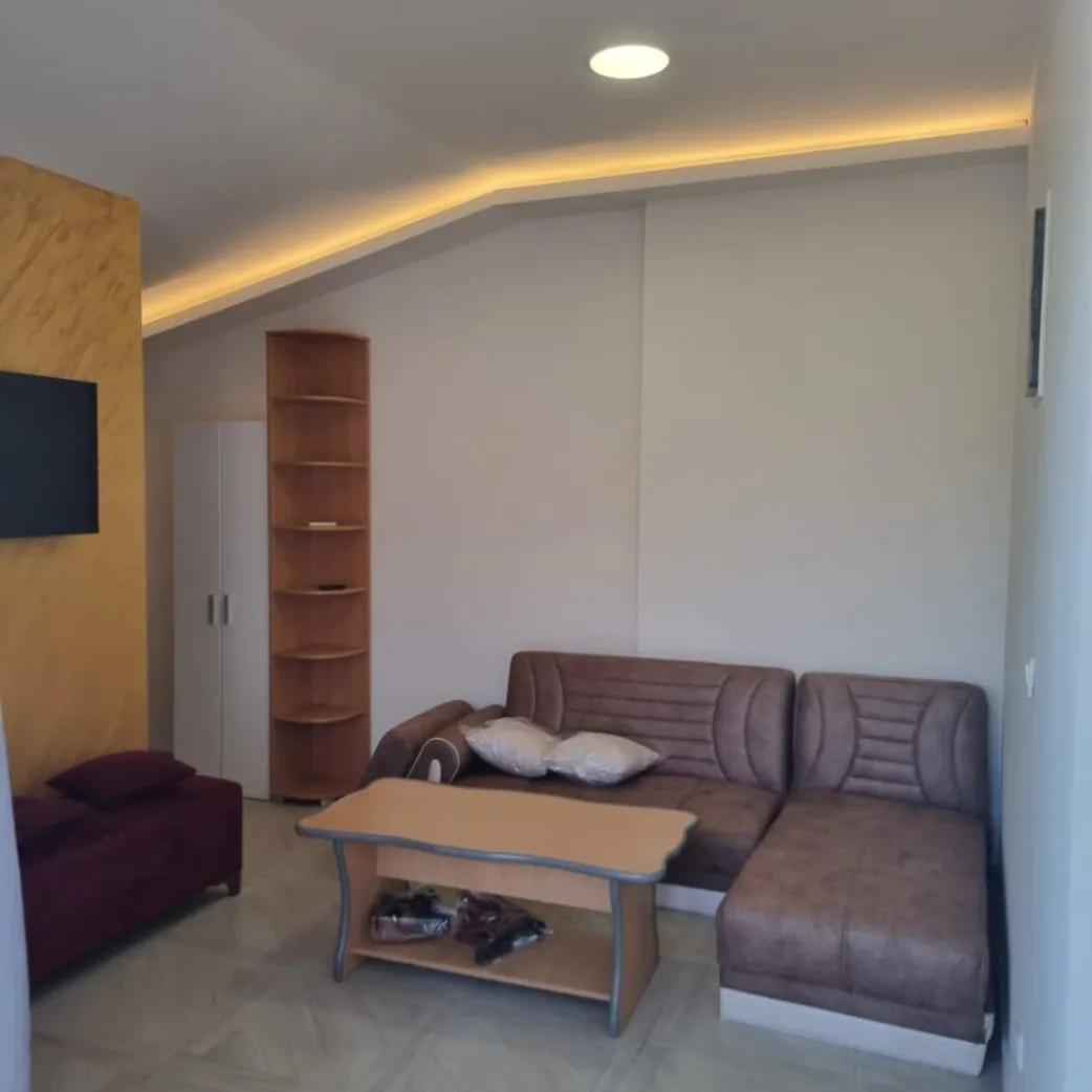Izdavanje, jednosoban stan, 40m², Tološi, Podgorica