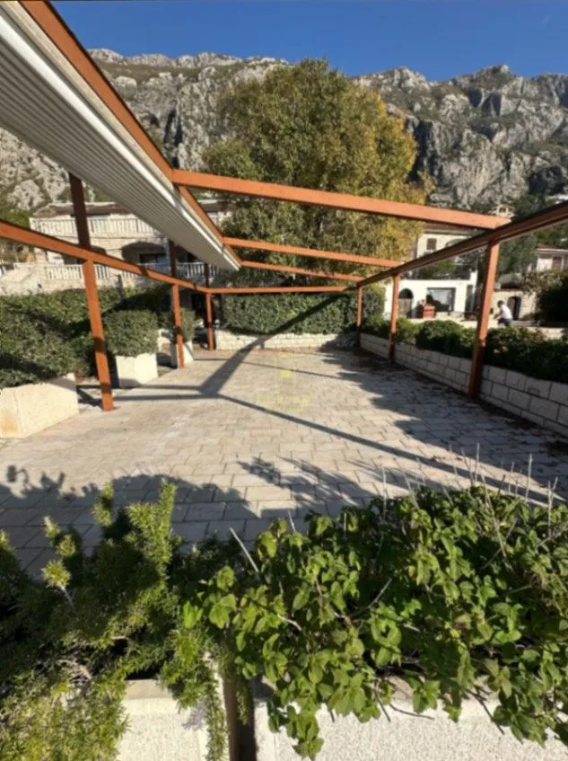 Rent, hospitality venue, 500m², Dobrota, Kotor