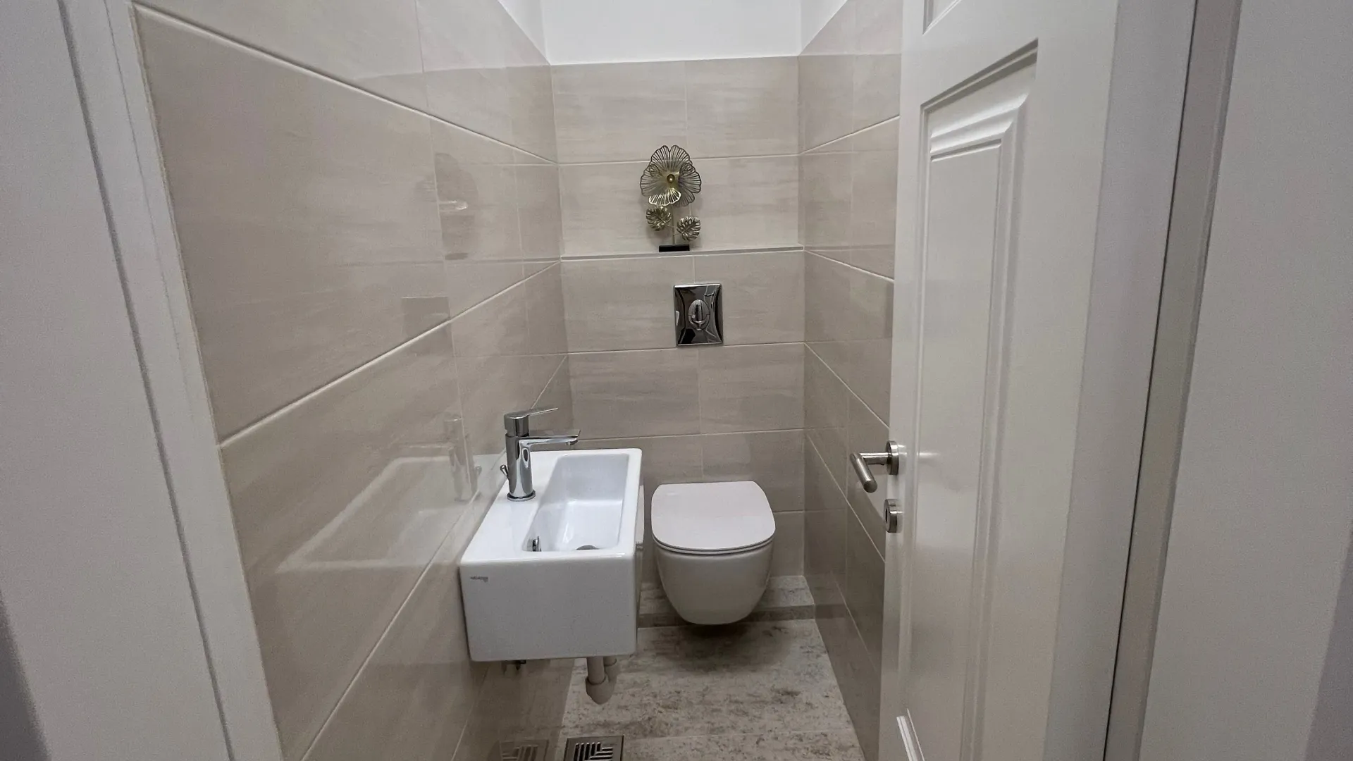 Rent, three bedroom apartment, 95m², Obala Morače, Podgorica
