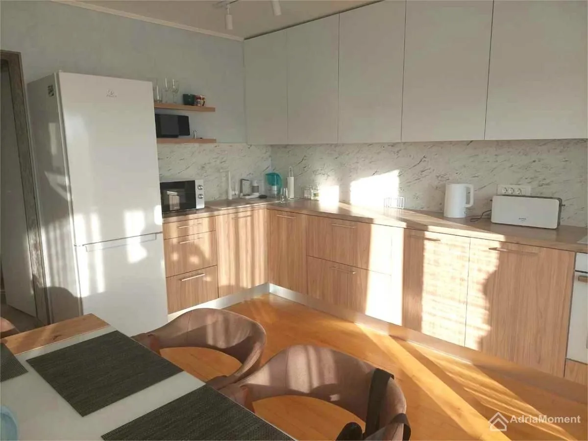 Prodaja, dvosoban stan, 83m², Kalimanj, Tivat