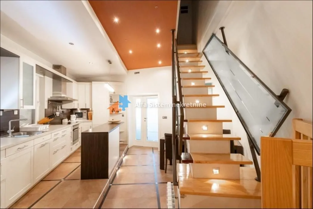Rent, four bedroom apartment, 140m², Stari Grad, Beograd