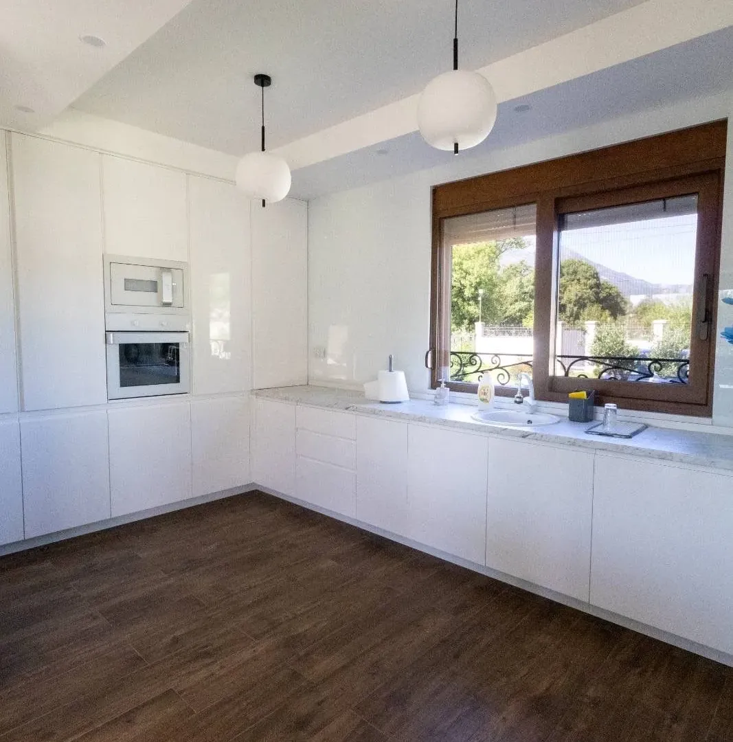 Izdavanje, kuća, 220m², Ćurilac, Danilovgrad