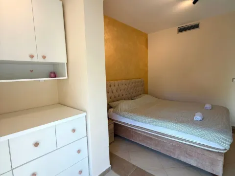 Sale, one bedroom apartment, 74m², Dobrota, Kotor - image 6