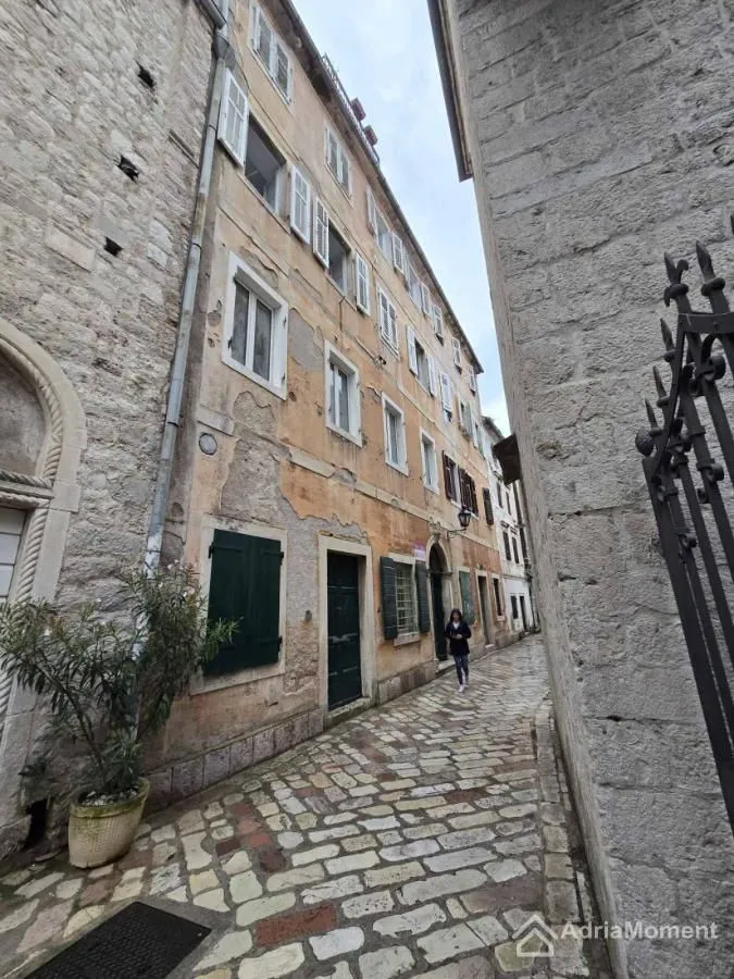 Sale, three bedroom apartment, 72m², Kotor, Crna Gora