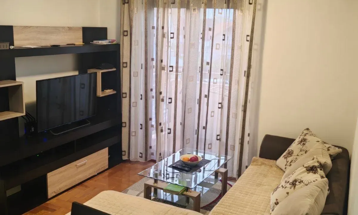 Izdavanje, jednosoban stan, 41m², Stari Aerodrom, Podgorica