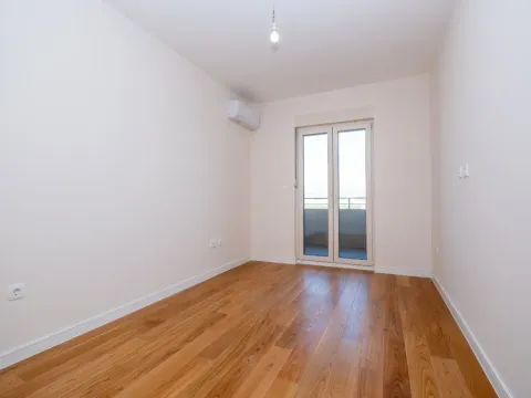 Izdavanje, dvosoban stan, 72m², Central Point, Podgorica - image 2