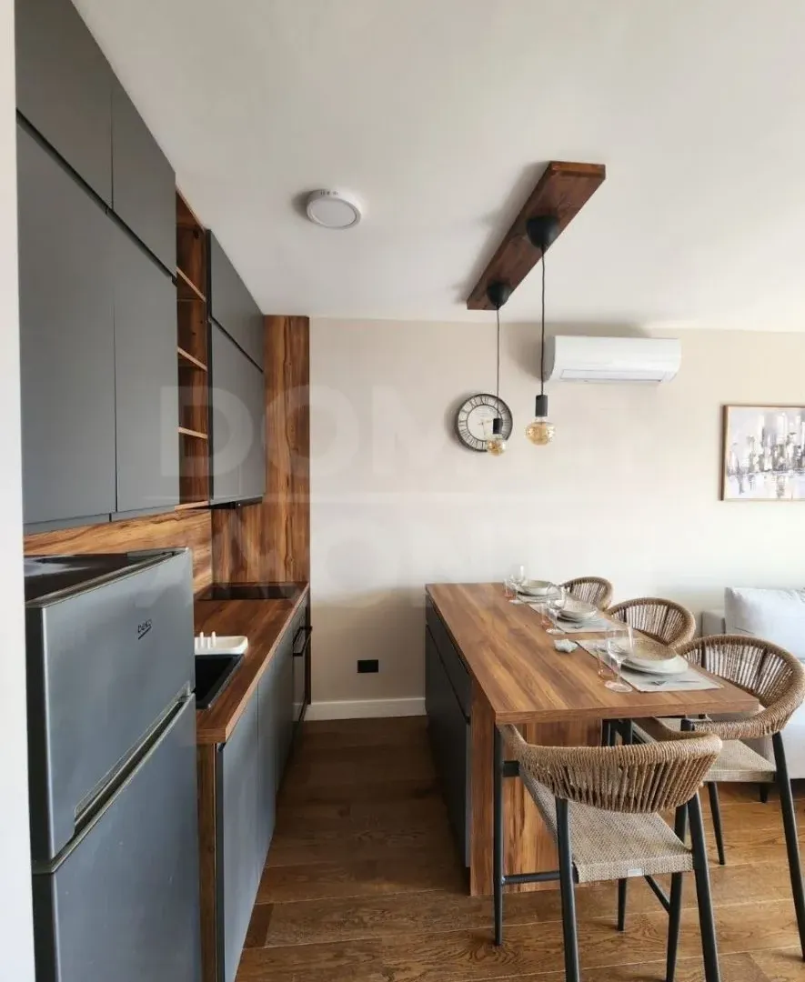 Izdavanje, jednosoban stan, 40m², Tivat, Crna Gora