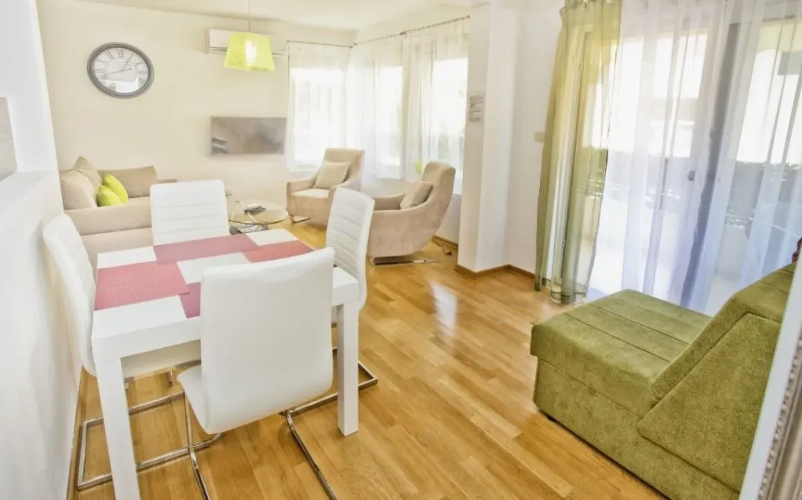 Rent, one bedroom apartment, 54m², Dobrota, Kotor