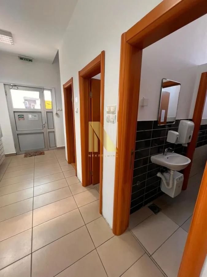 Rent, office space, 780m², Novo naselje, Novi Sad